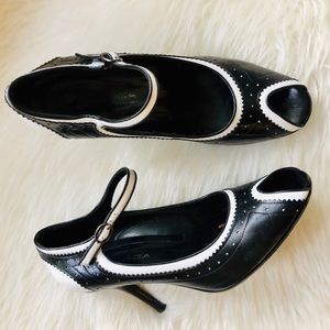 Via Spiga vintage Peep Toe Pumps w/ strap closure